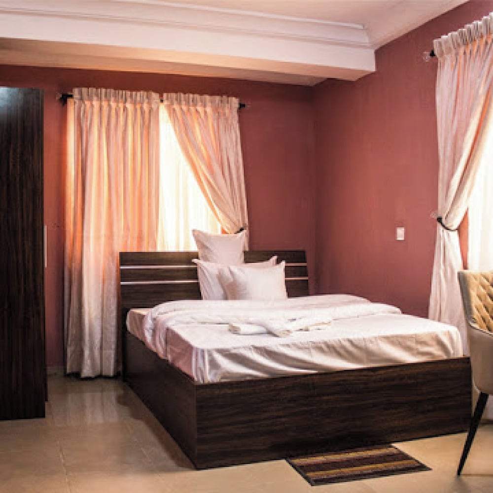 Oragon Hotel and Suites 11/46
