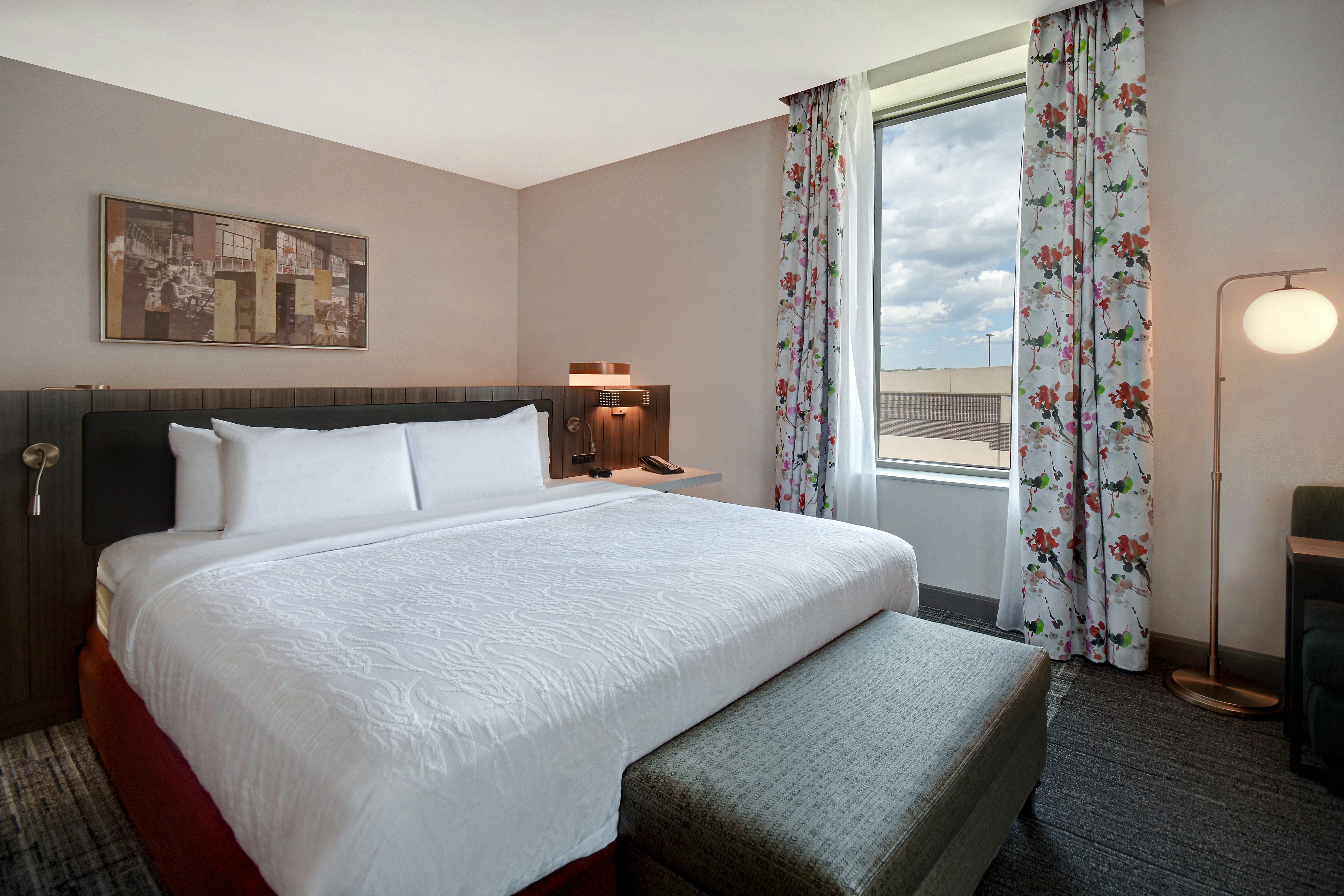 Deluxe, King Bed, Bathtub, Accessible
