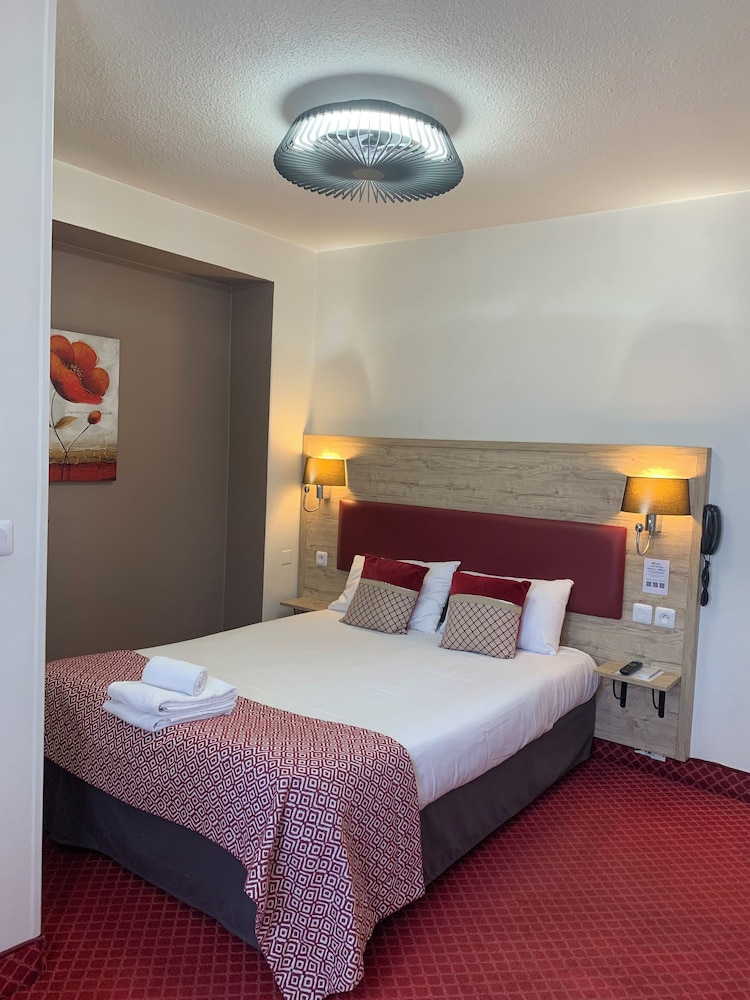 Brit Hotel Bleu Nuit 18/50