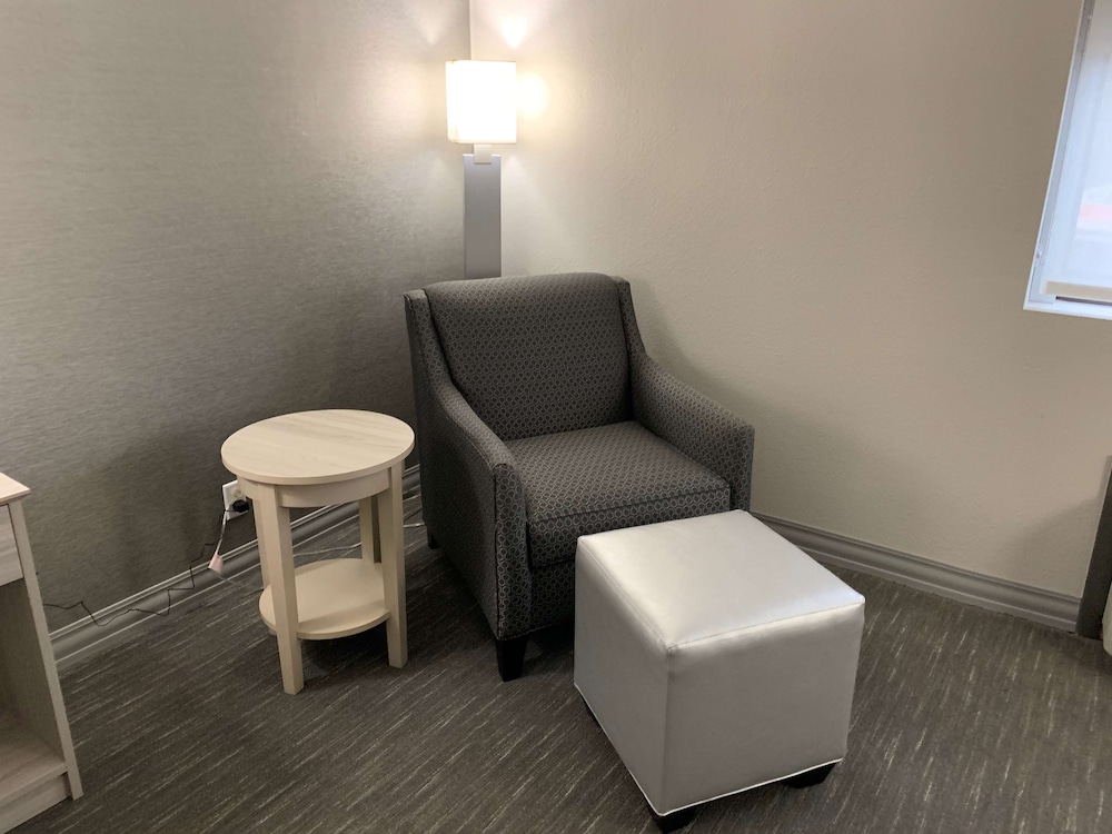 Best Western Plus Clarks Summit Scranton 28/37