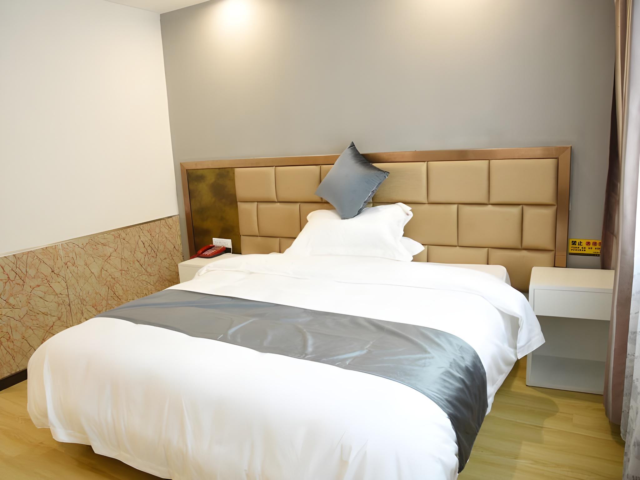 Room at Shell Lishui High-speed Railway Station Hotel, LISHUI