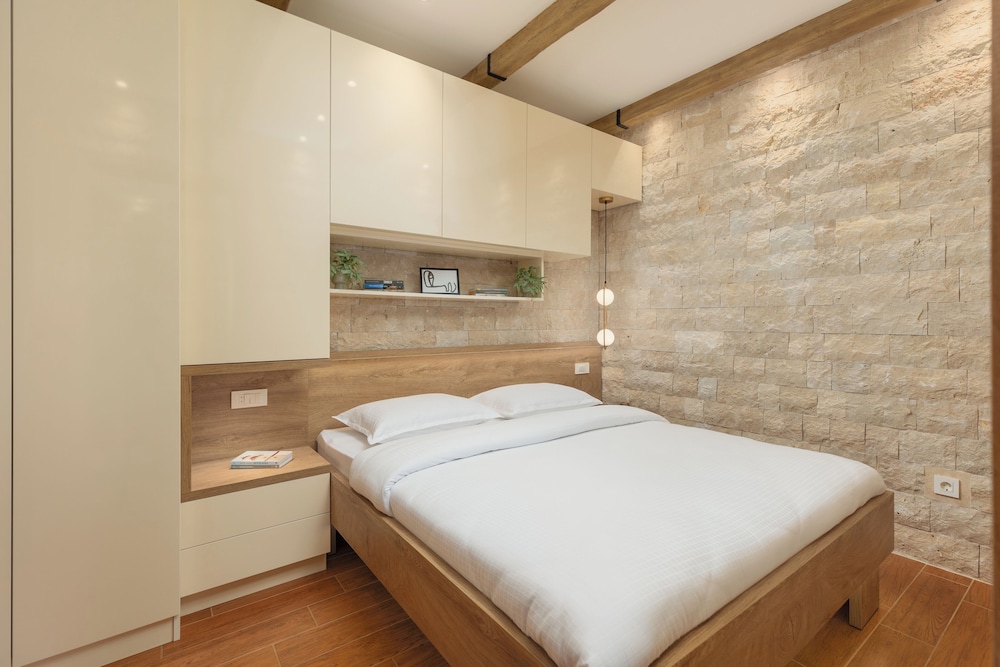 شقة بسرير كوين بإطلالة على الحديقة بشرفة بغرفة نوم واحدة، Apartments 42 North 2/5