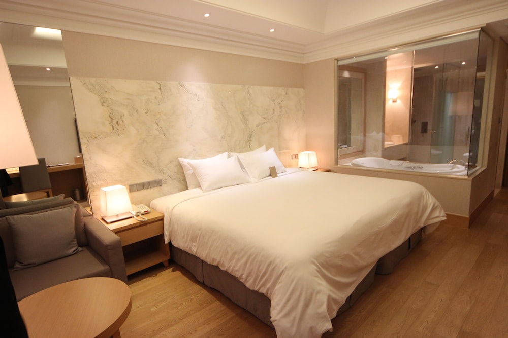 Pine Grove Hotel 20/57