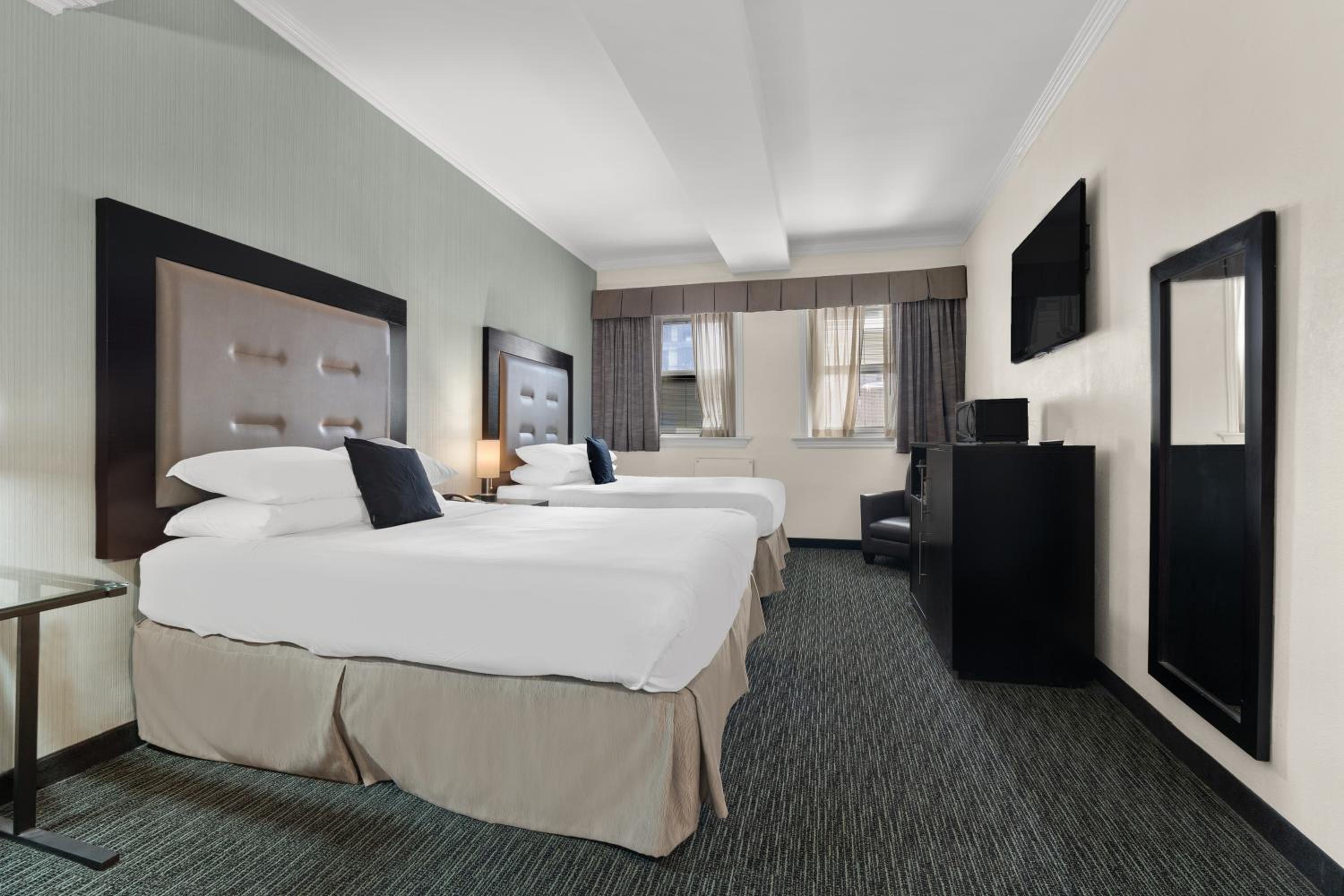 Efficiency, Quadruple, 2 Queen Beds
