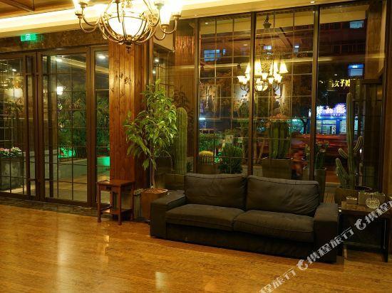 Elegant Hotel 32/48