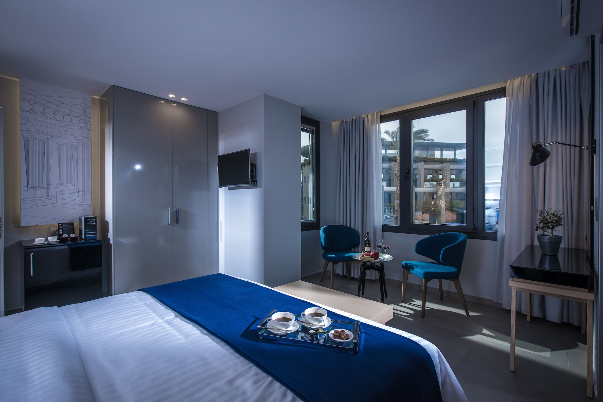 Ariadni, Junior Suite, King Bed, Partial Sea View