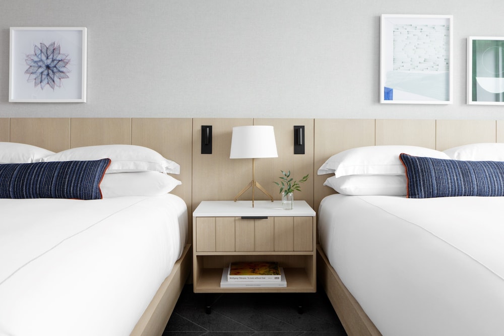 غرفة بسريرين كوين، Kimpton The Forum Hotel, an IHG Hotel 7/9