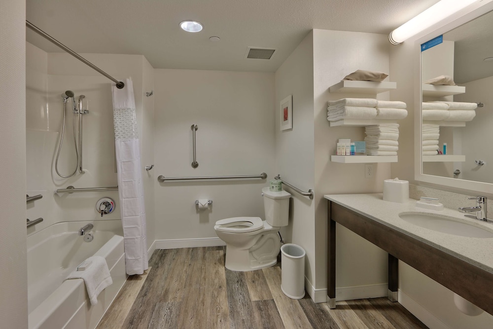 Hampton Inn Suites Albuquerque Airport 20/54