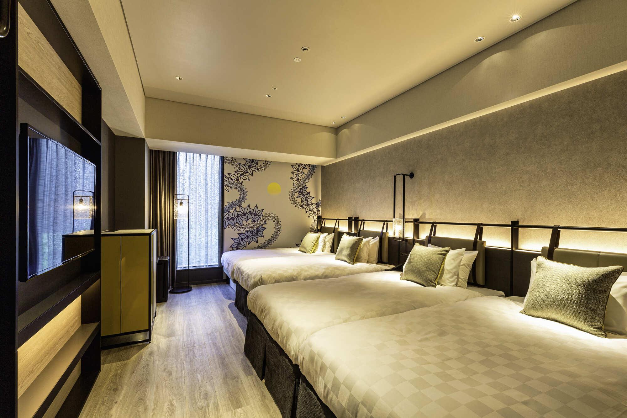Superior, 3 Beds, Sofa