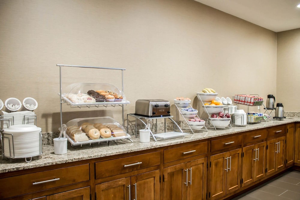 Comfort Suites Hartville-North Canton 34/43