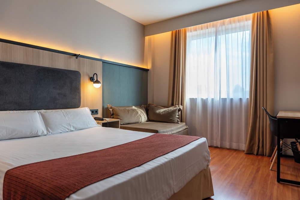 Plus, Executive, Twin Beds