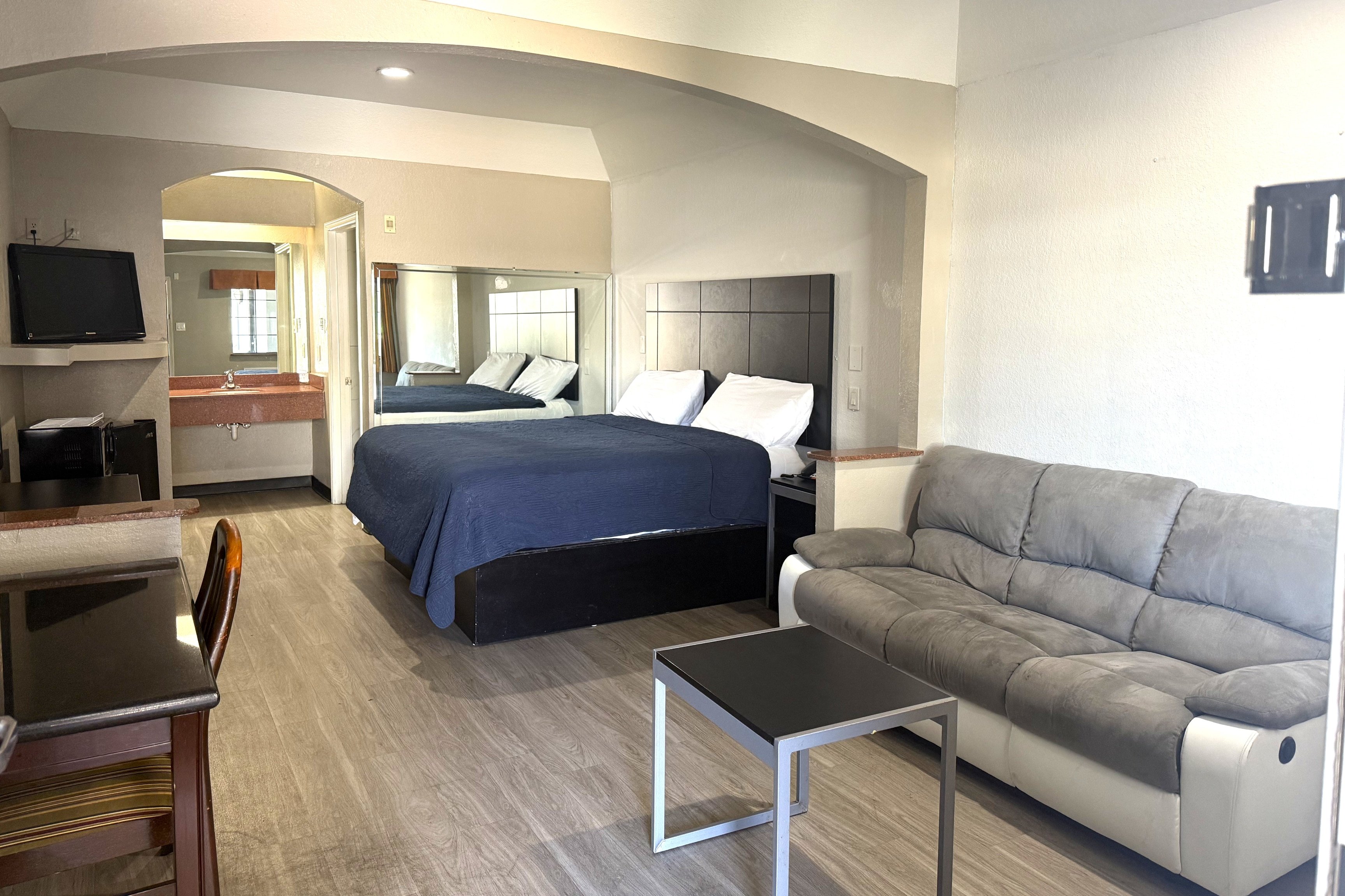 Hotel O Regency Suites Houston - IAH Beltway 8 28/37