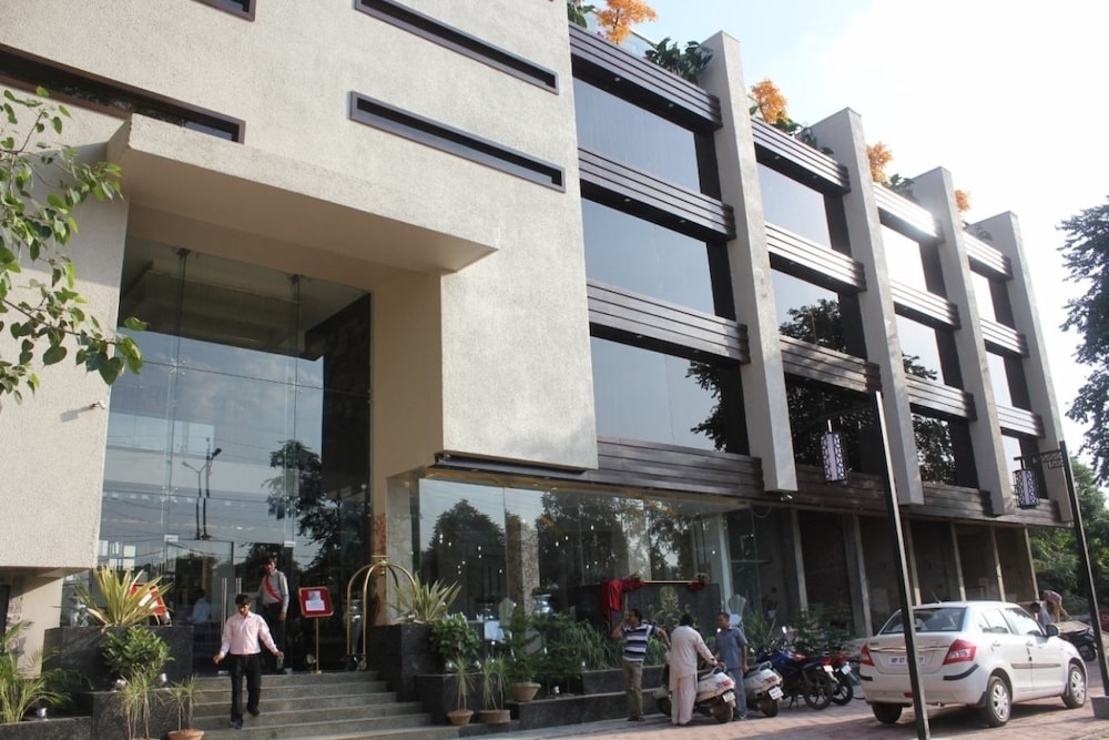 The Prabha International 1/21