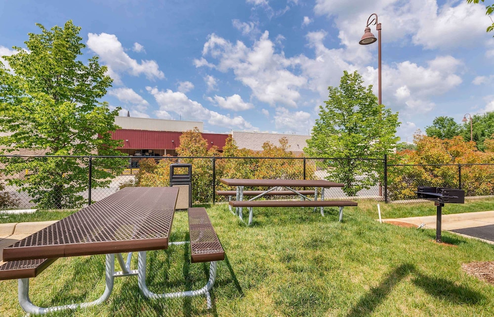Extended Stay America Premier Suites - Fredericksburg 22/26