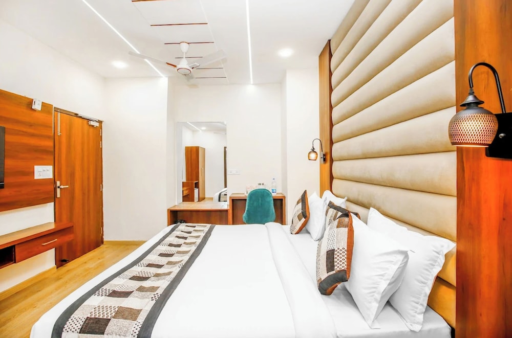 Hotel Karan Residency 24/50