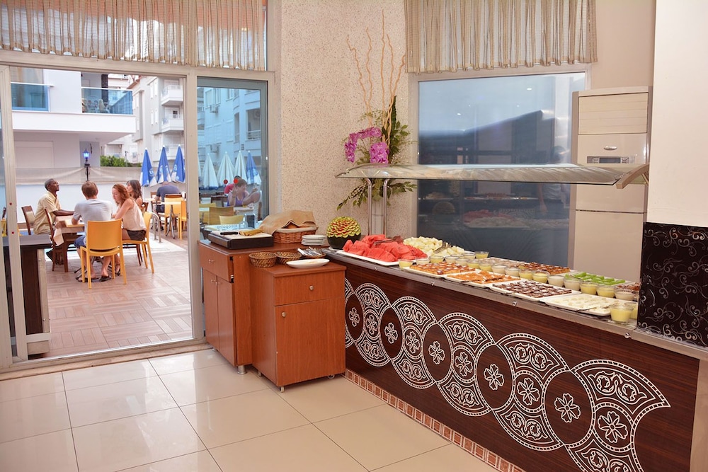 Kleopatra Arsi Hotel 65/78