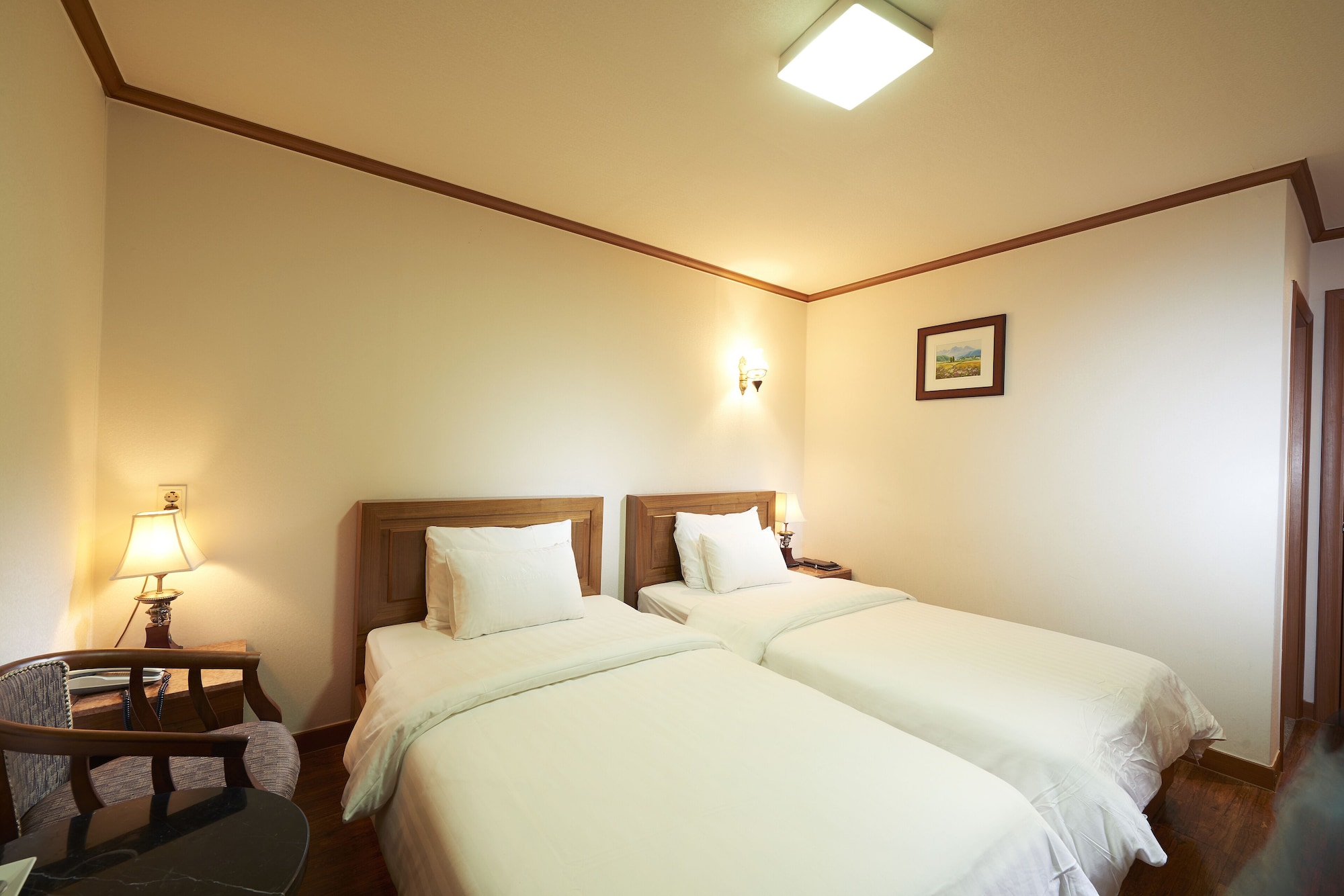 ROOM, TWIN BEDS