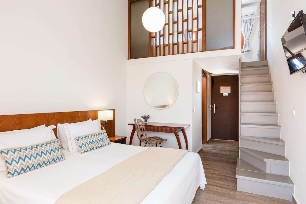 Maisonette, Double and Twin Beds، Theartemis Palace 6/10