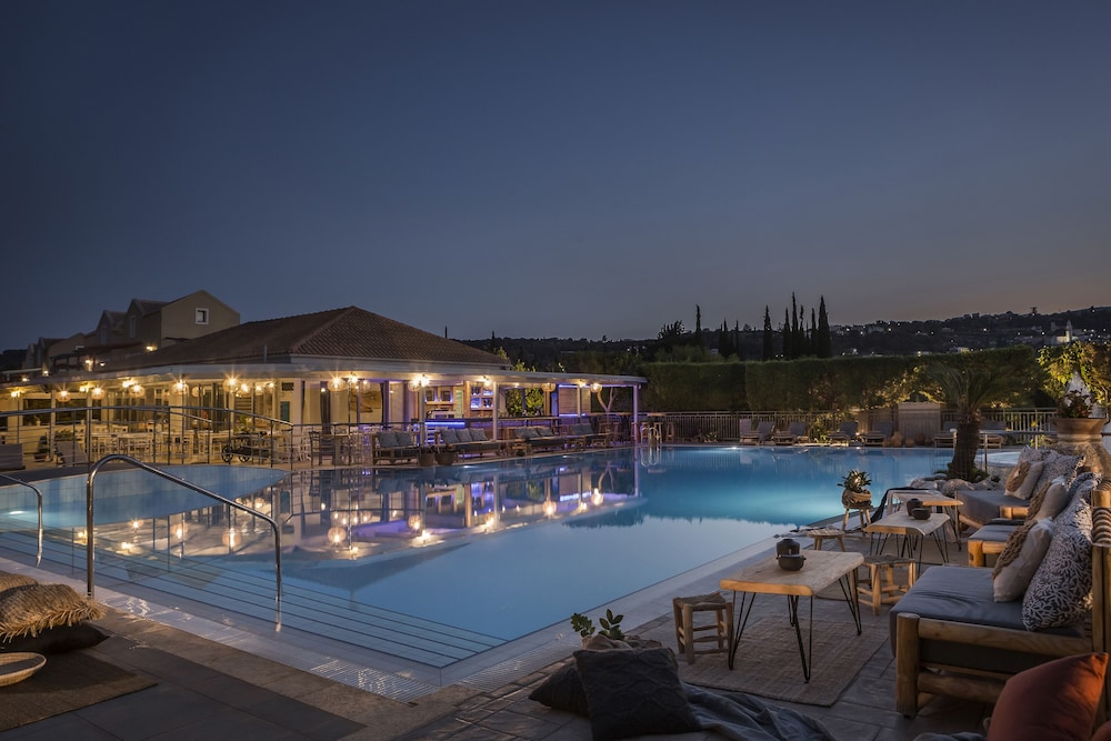 Avithos Resort 85/92