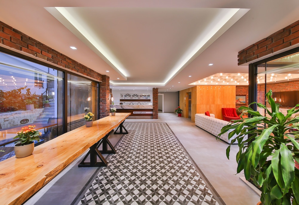 Lale Hotel 28/50