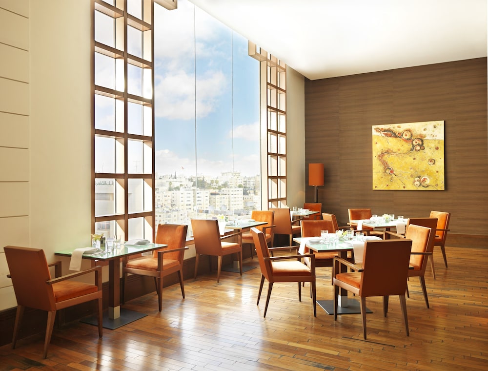 Grand Hyatt 57/76