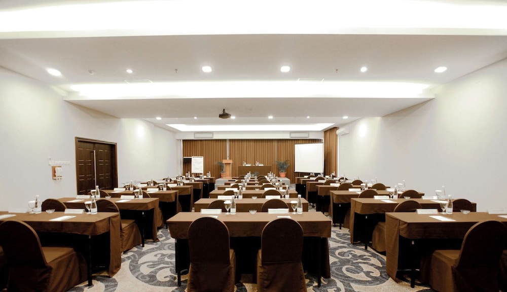 GRAND TEBU HOTEL 51/52