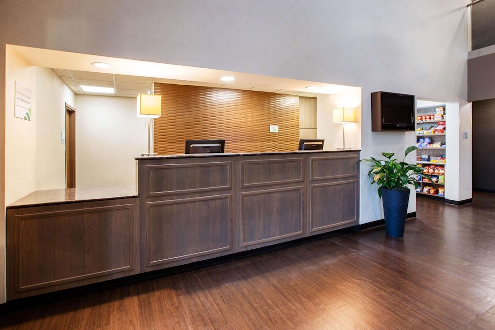 Wingate By Wyndham Roseville Detroit 2/17