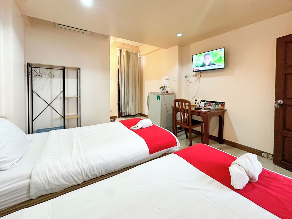 ROOM, TWIN BEDS