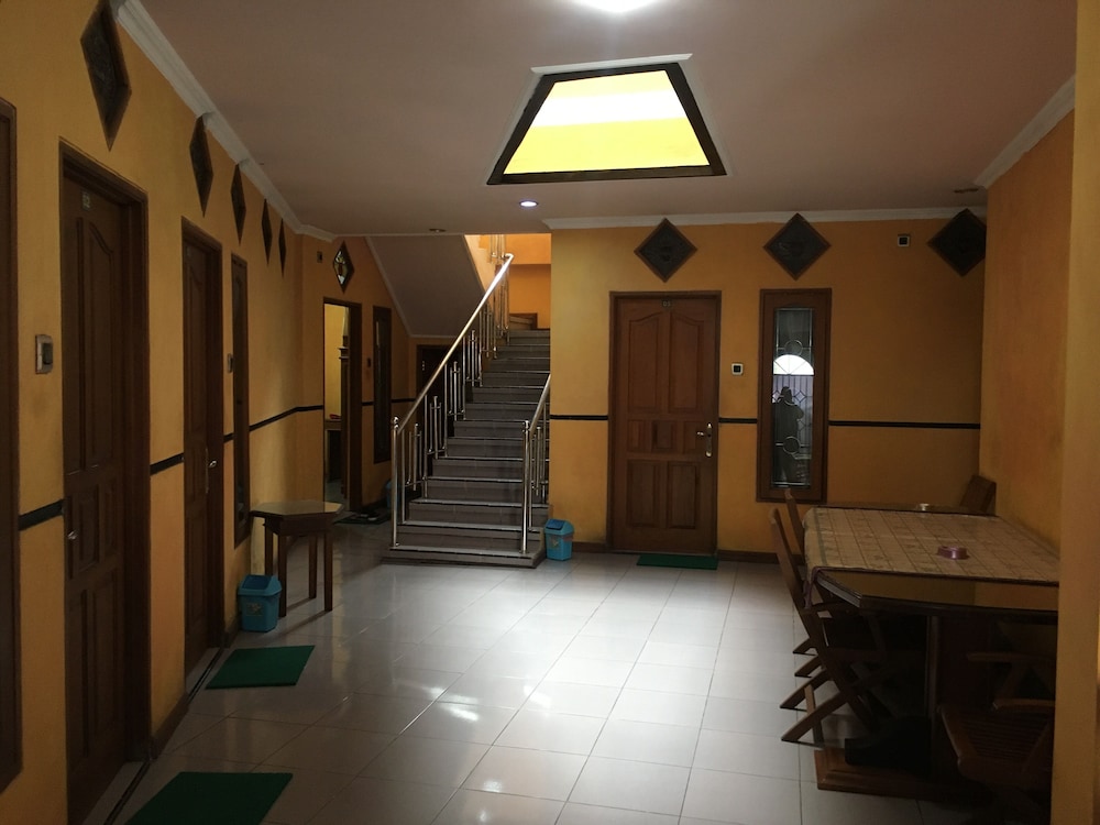 Hotel Alami near Alun-Alun Klaten 24/40