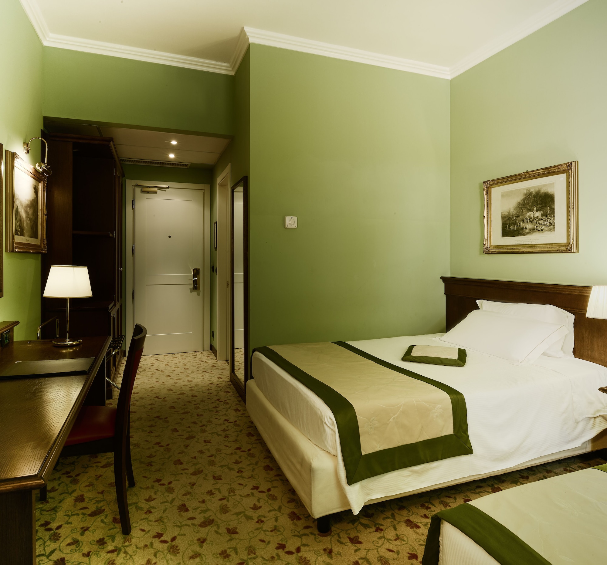 COMFORT, TWIN BEDS