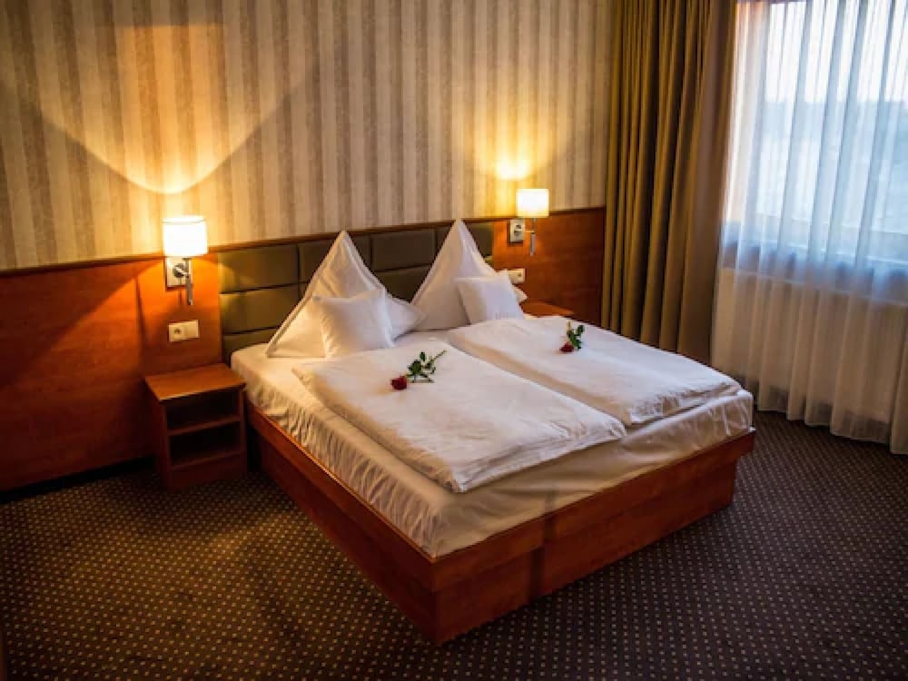 Vega Hotel 8/37