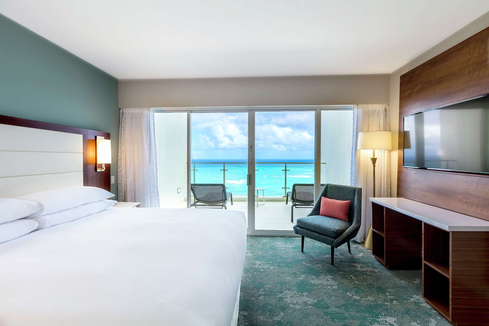 HONEYMOON, SUITE, KING BED, GARDEN AND OCEAN VIEW