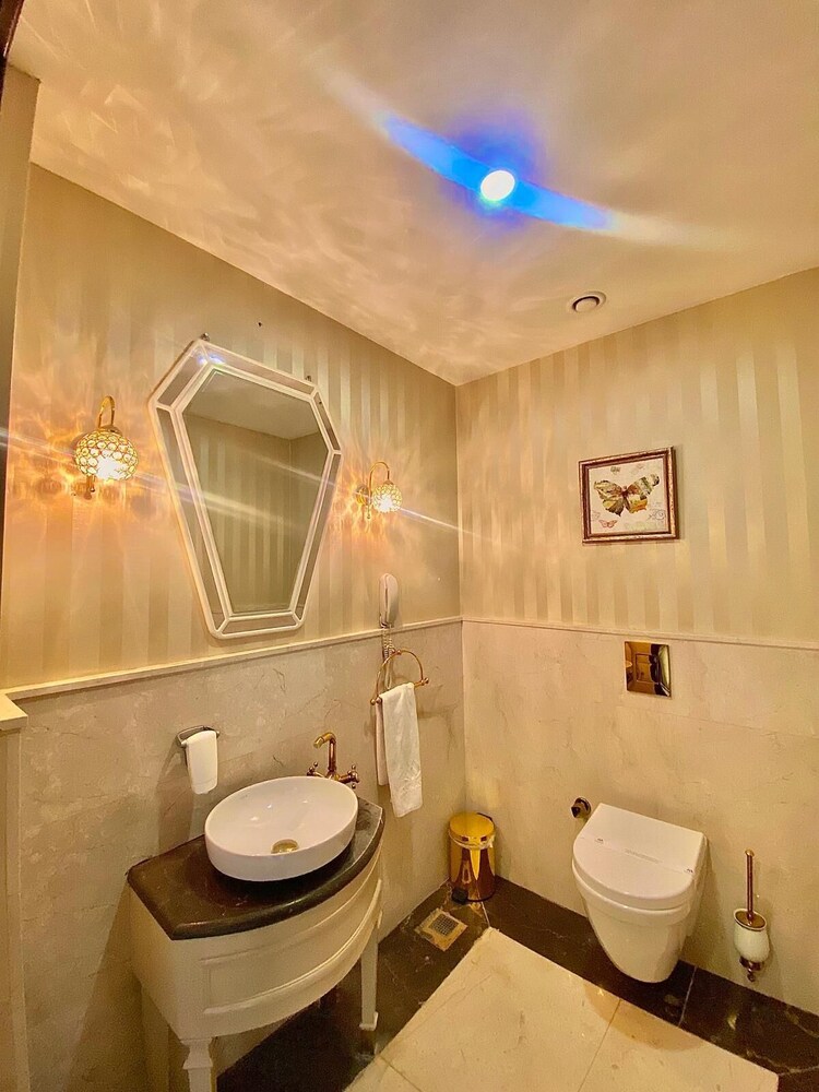 Morrian Hotel 50/50