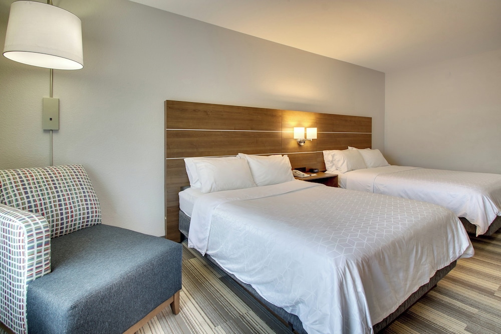 غرفة قياسية بسريرين كوين، Holiday Inn Express Hotel & Suites Laurel 2/2