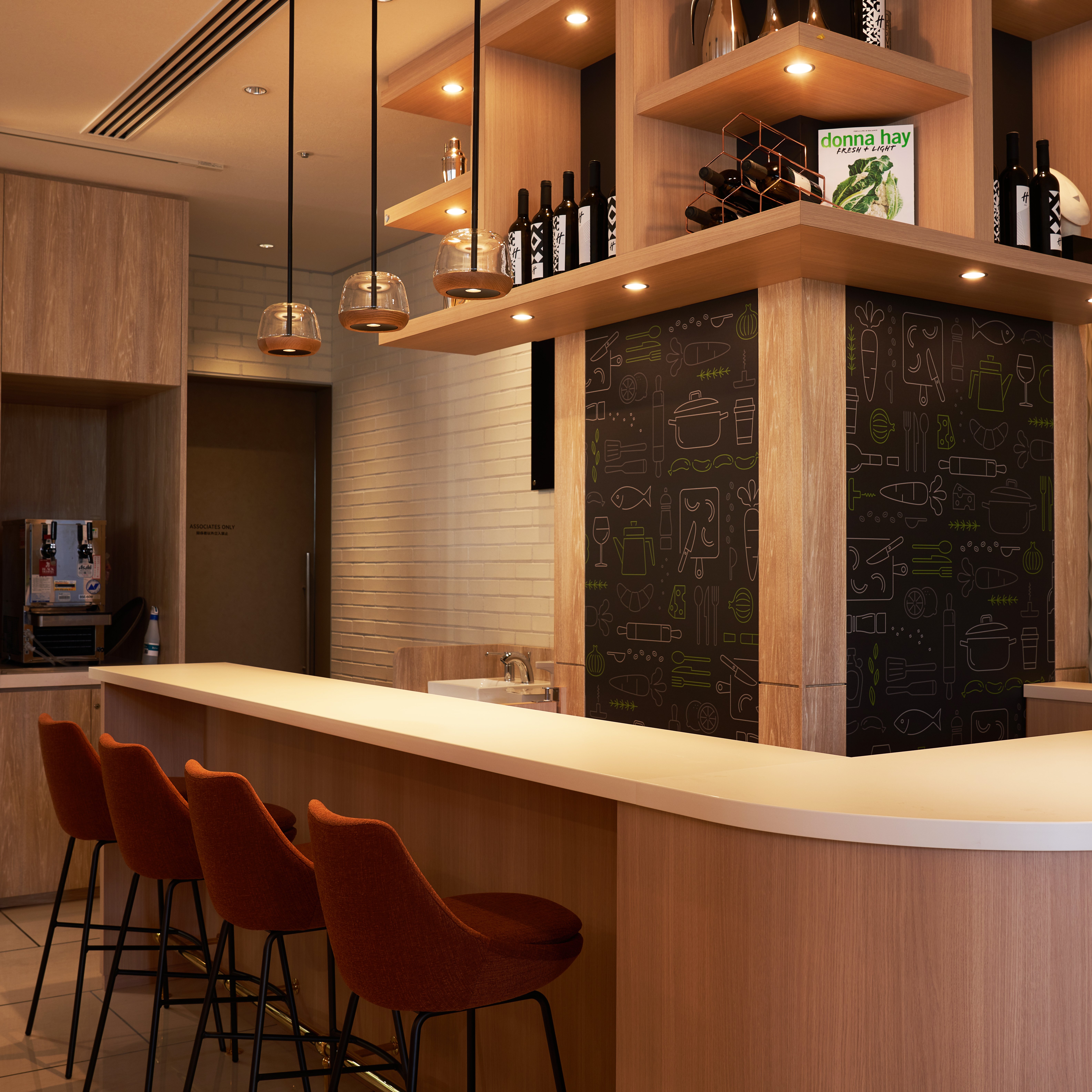 Holiday Inn And Suites Shin Osaka An Ihg Hotel 67/76