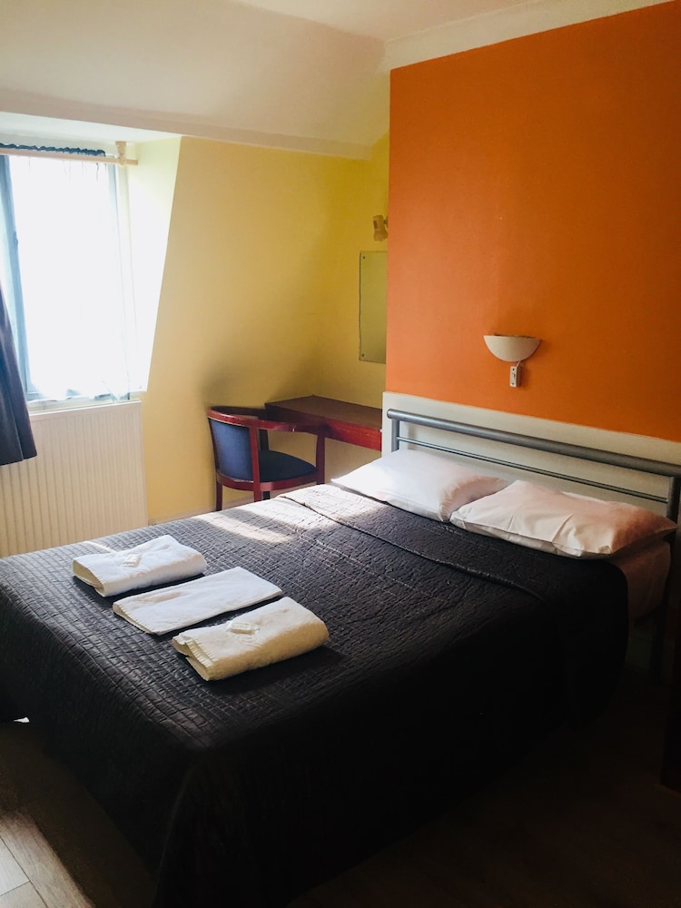 Gresham Hotel 15/50