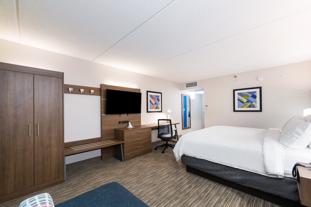 Holiday Inn Express Naperville 14/69