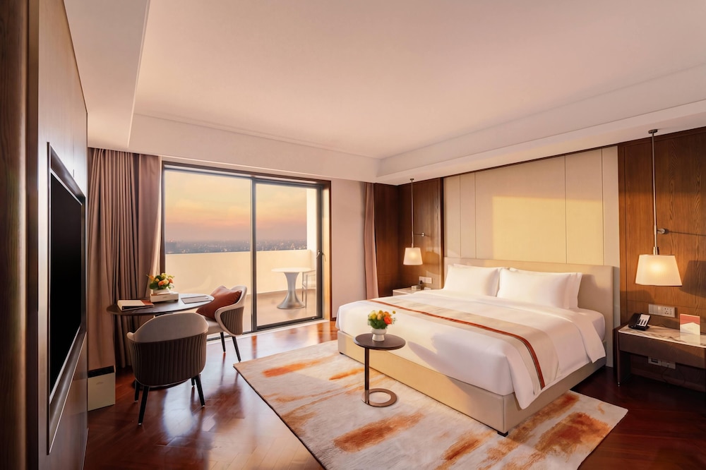 Howard Johnson By Wyndham Phnom Penh Tk 33/57