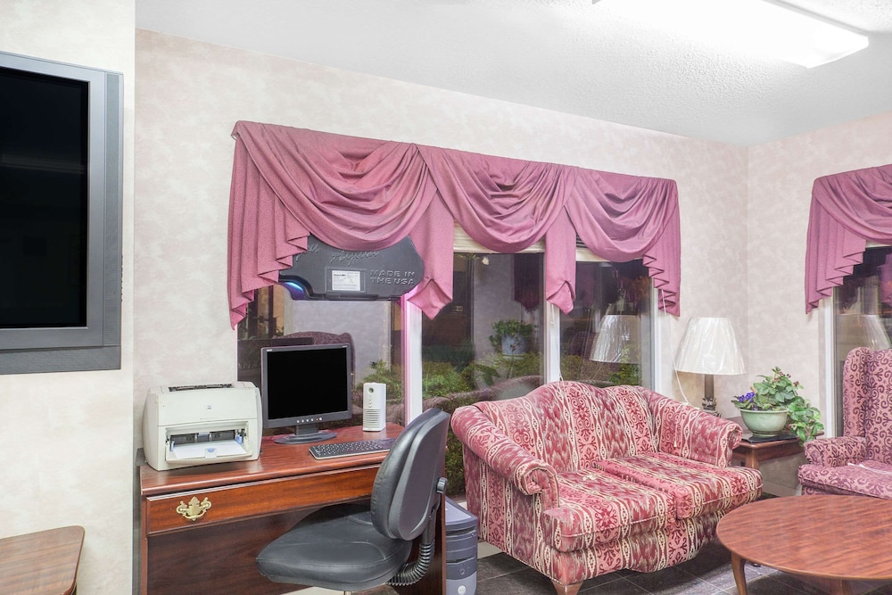Super 8 by Wyndham Decatur Priceville 11/19
