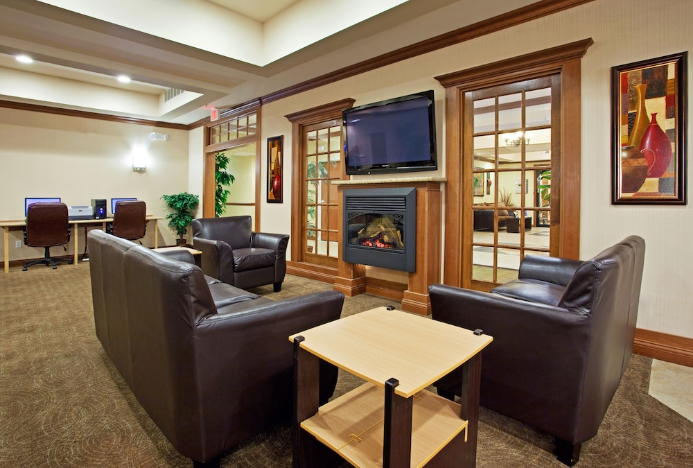 Holiday Inn Express Suites Howell 34/51