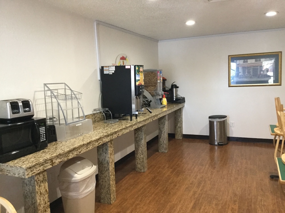 Super 8 by Wyndham Middletown 22/24