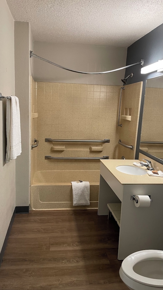 جناح استوديو بسرير كوين لذوي الإعاقة، Sonesta Simply Suites Memphis 10/10