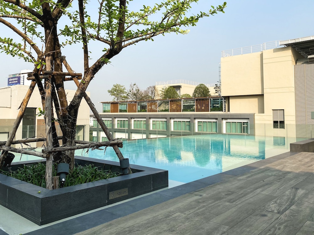 Alix Bangkok Hotel 38/77