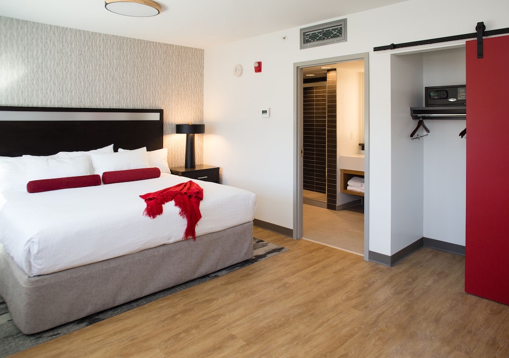 The University of Georgia Center for Continuing Education and Hotel 8/50