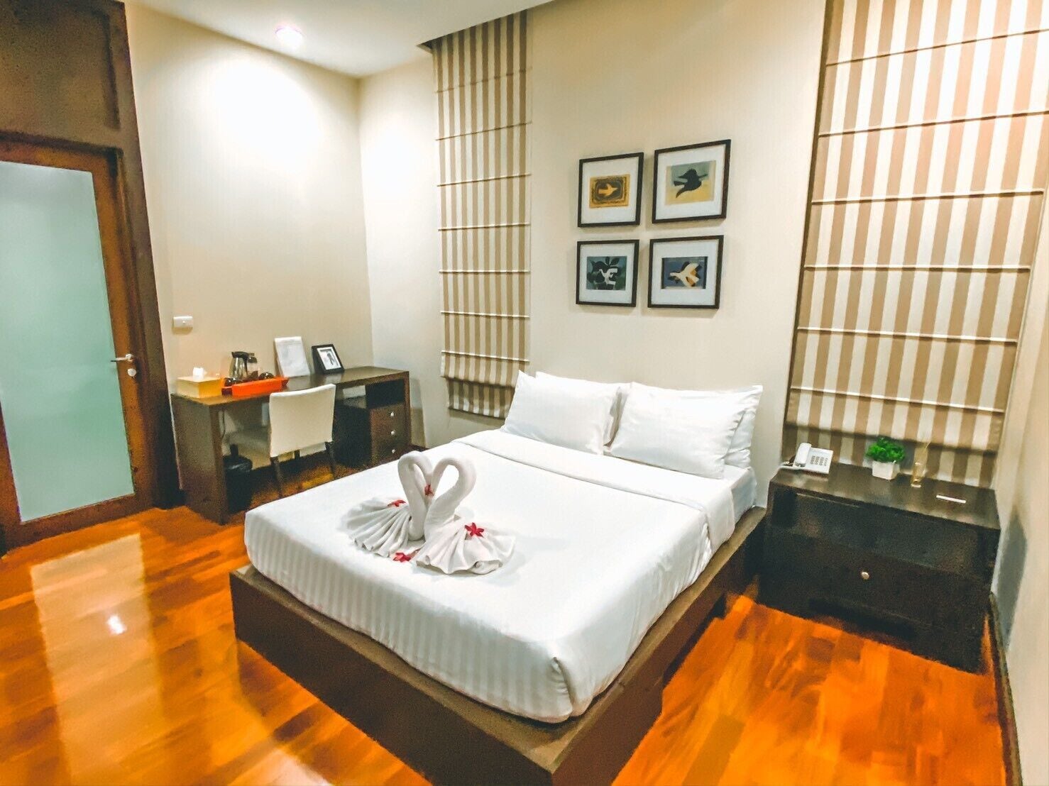 Deluxe, Double Bed