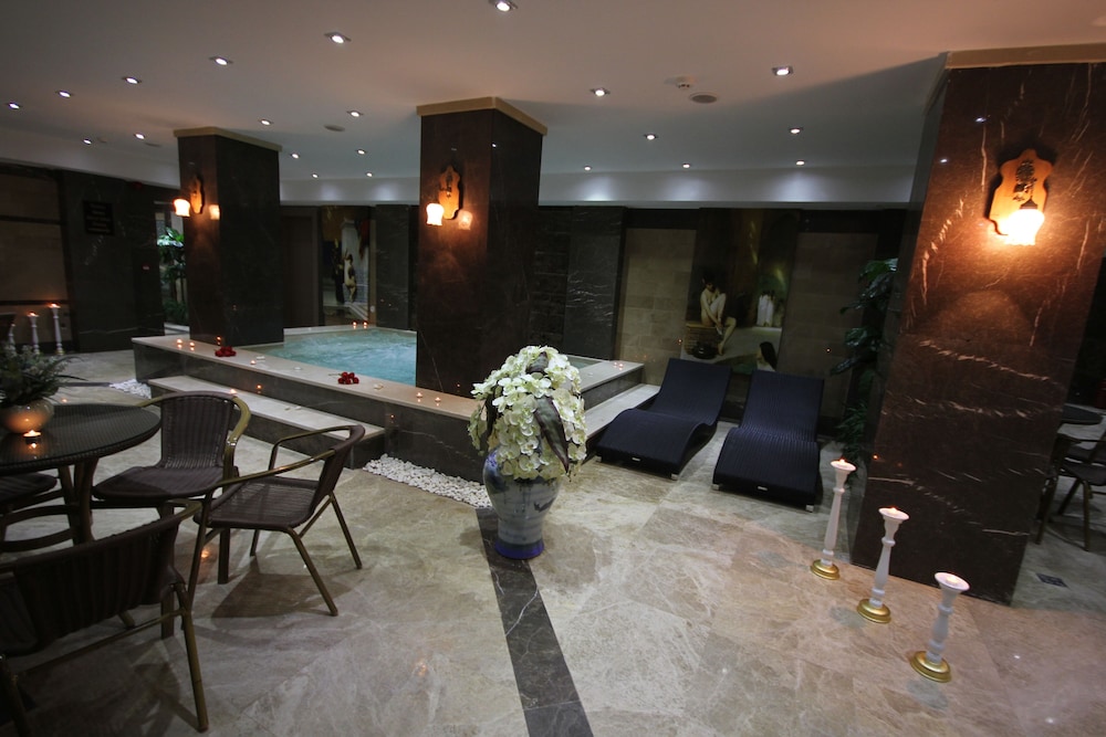 Grand Corner Boutique Hotel 36/45