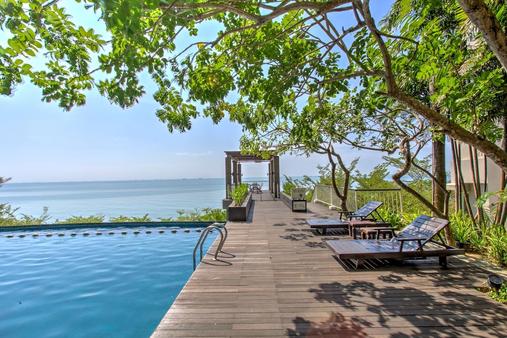 Golden Tulip Balikpapan Hotel and Suites 70/73