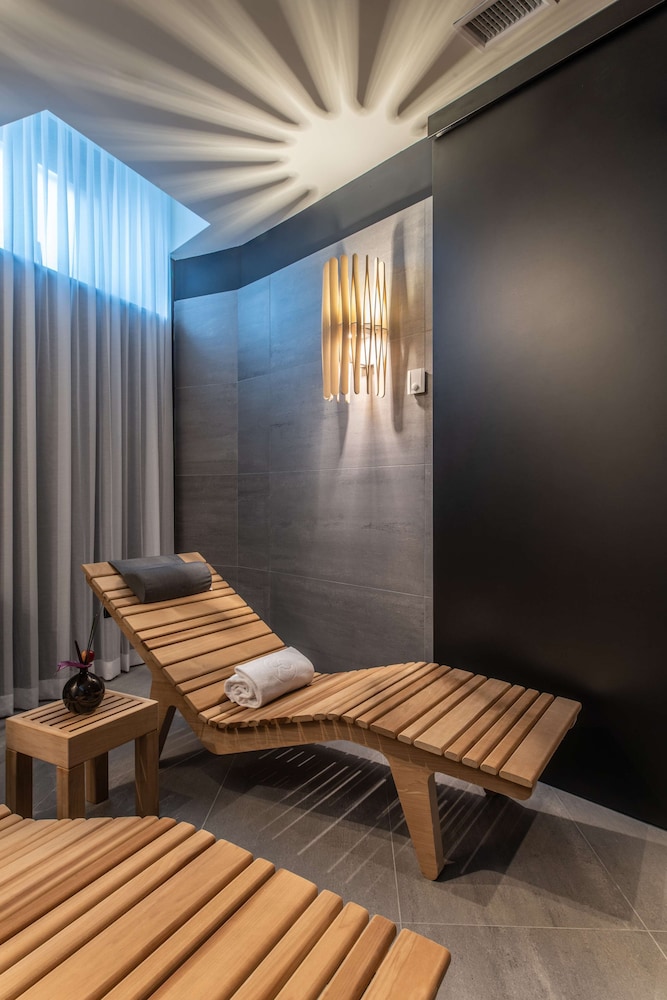 Radisson Collection Hotel, Palazzo Touring Club Milan 38/73