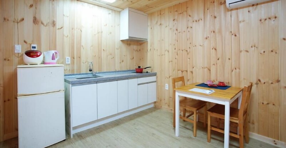 Jeju Gotjawal Geomoon Oreum Pension 5/50