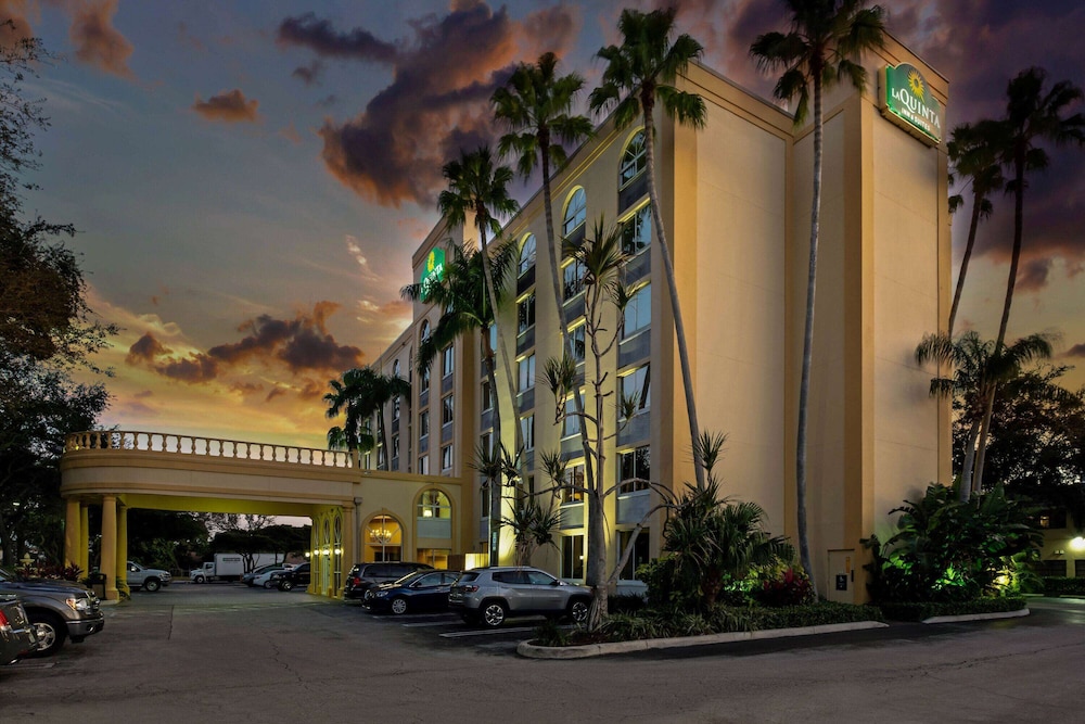 La Quinta Inn Suites By Wyndham West Palm Beach Airport 9/50